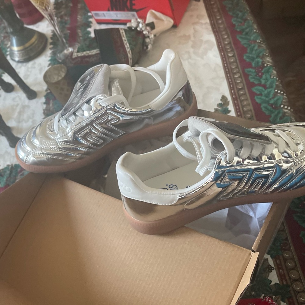 Back 70 silver sneakers